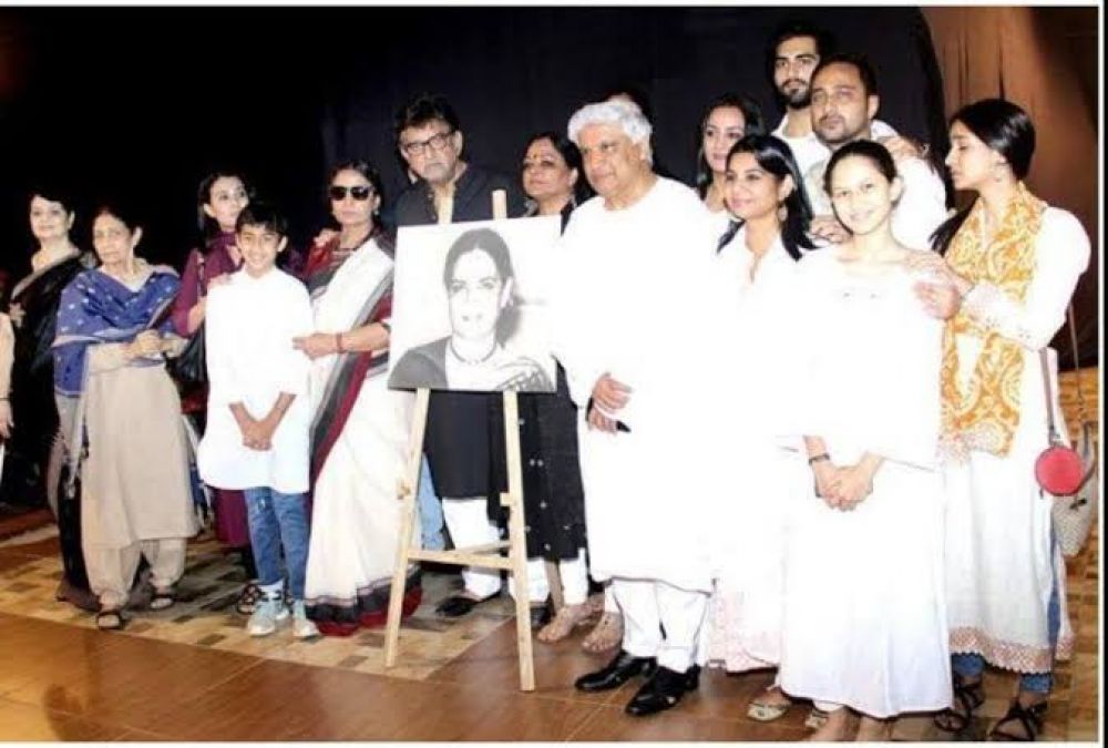 Bollywood stars arrive at the prayer meeting of famous actress Shaukat Kaifi