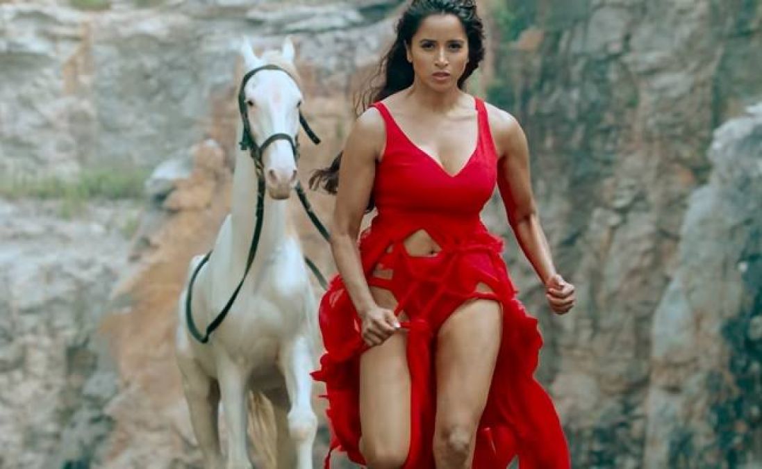 'Enter The Girl Dragon' trailer released, actress seen doing dangerous stunts in saree