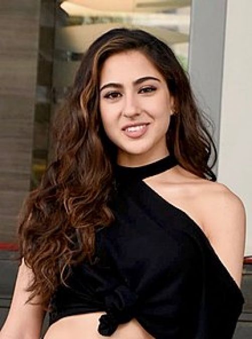 Sara Ali Khan felt uneasy while taking a selfie with fans, video going viral