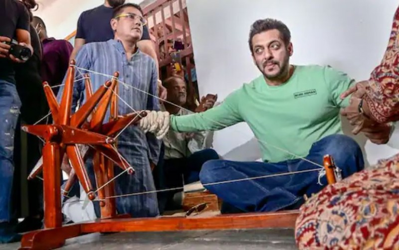 Salman Khan arrives at Gandhi Ashram for Antim'