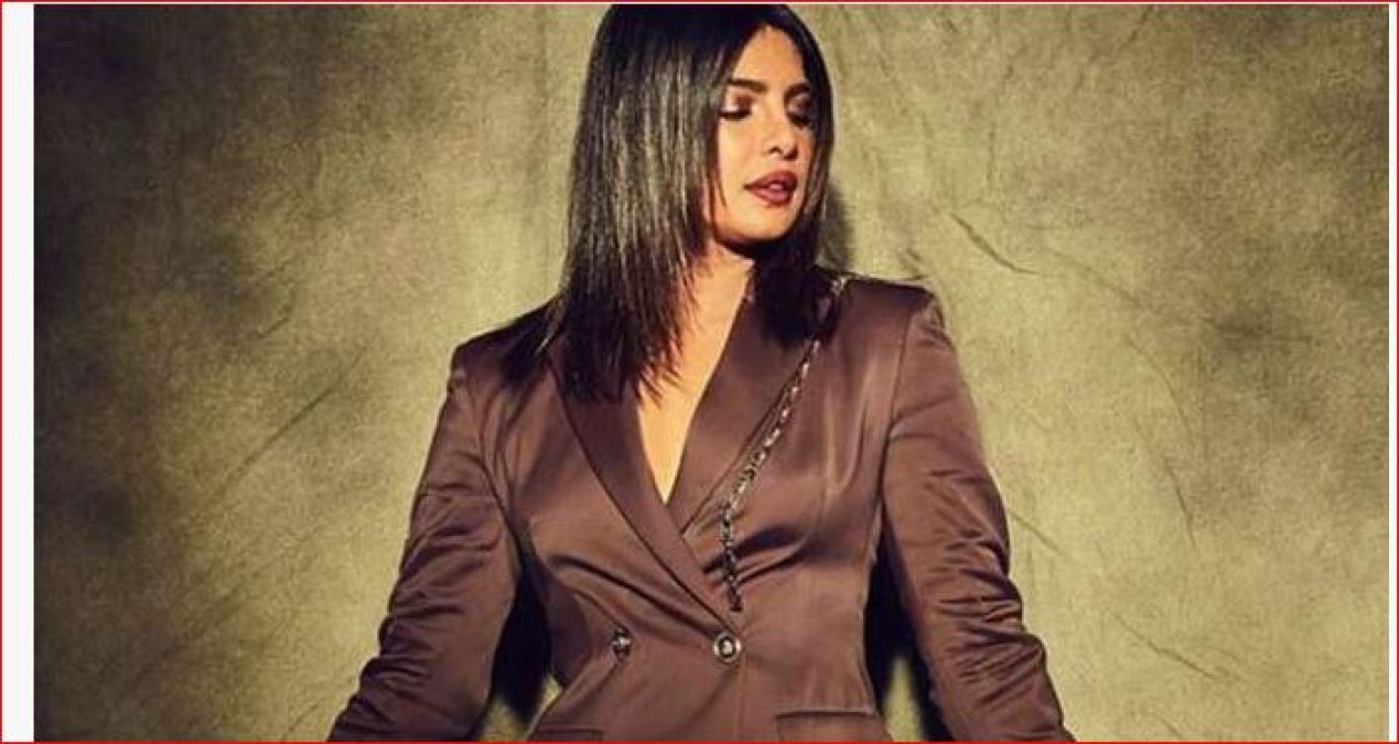 you will be shocked to hear the price of this blazer of Priyanka Chopra