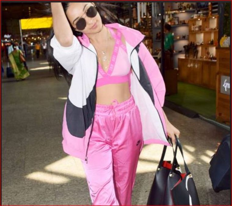 You can enjoy 6 months in this price of Kiara Advani's bag!