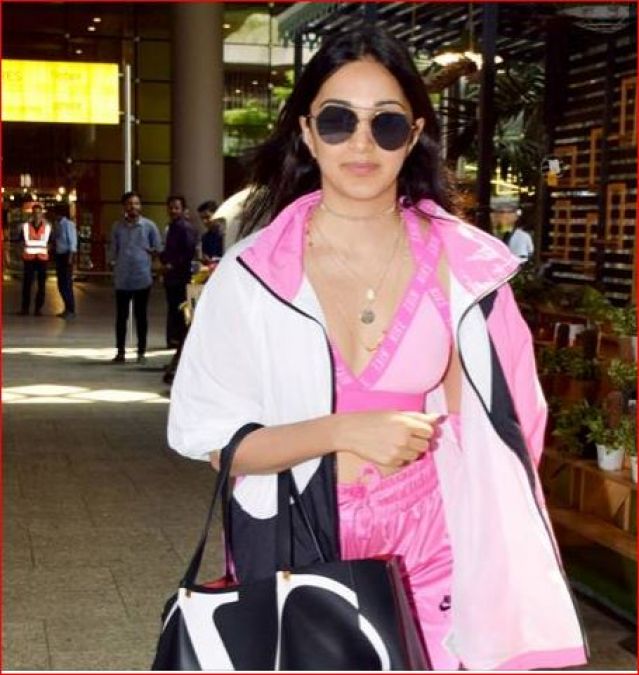 You can enjoy 6 months in this price of Kiara Advani's bag!