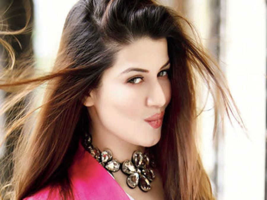 Kainaat Arora has crossed all the limits of hotness, fans get amazed!