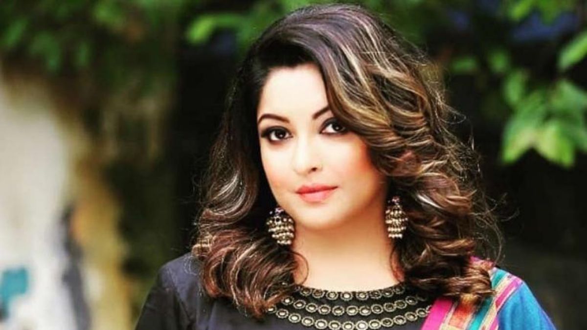 Tanushree Dutta reaches Baba Mahakal's Temple, joins Bhasm Aarti!