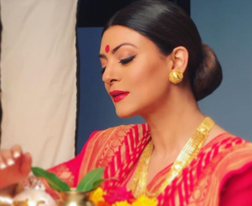 बॉलीवुड एक्ट्रेस पर चढ़ा दुर्गा पुजा का रंग, जबदस्त लुक में नजर आई सुष्मिता,जुही