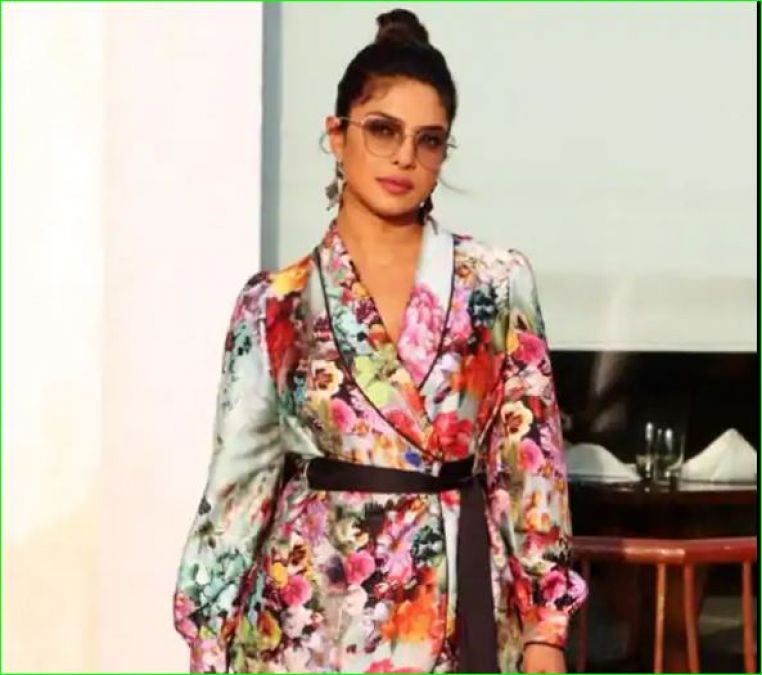 Priyanka looking pretty in a floral dress, see pictures