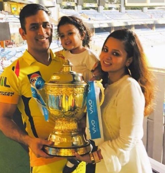 Is Dhoni going to make an entry in Bollywood?