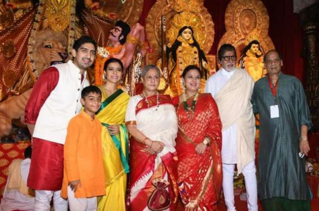 Amitabh Bachchan  worship Goddess Durga with wife Jaya Bachchan, these stars were also present