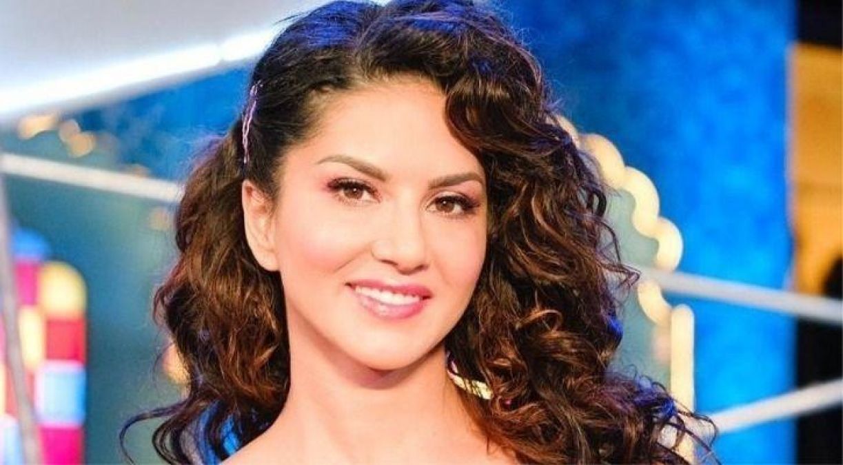 Sunny Leone is seen with her husband Daniel Weber in this situation, fans stop speaking