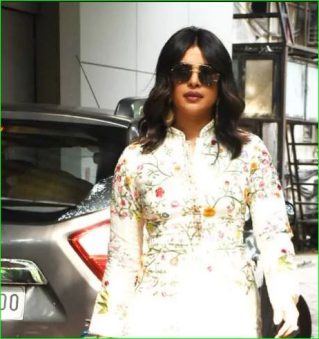 Priyanka looked amazing in floral outfits, see photos