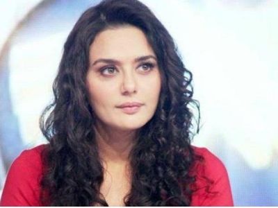 Preity Zinta angry over pairing with Aamir and Sanjay Dutt