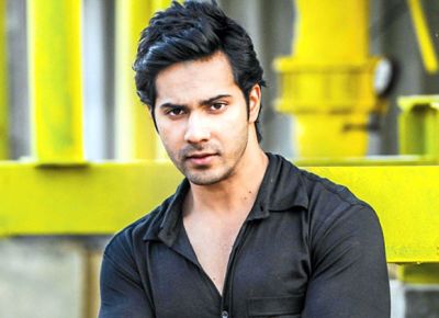 Varun Dhawan gave a big birthday gift to one of his loved ones, got down from the car and did this