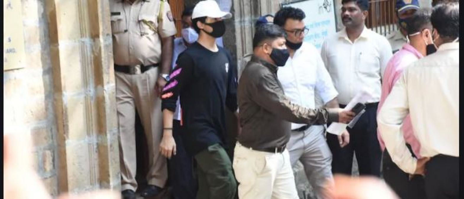 Aryan Khan in JAIL! tears came out after seeing food