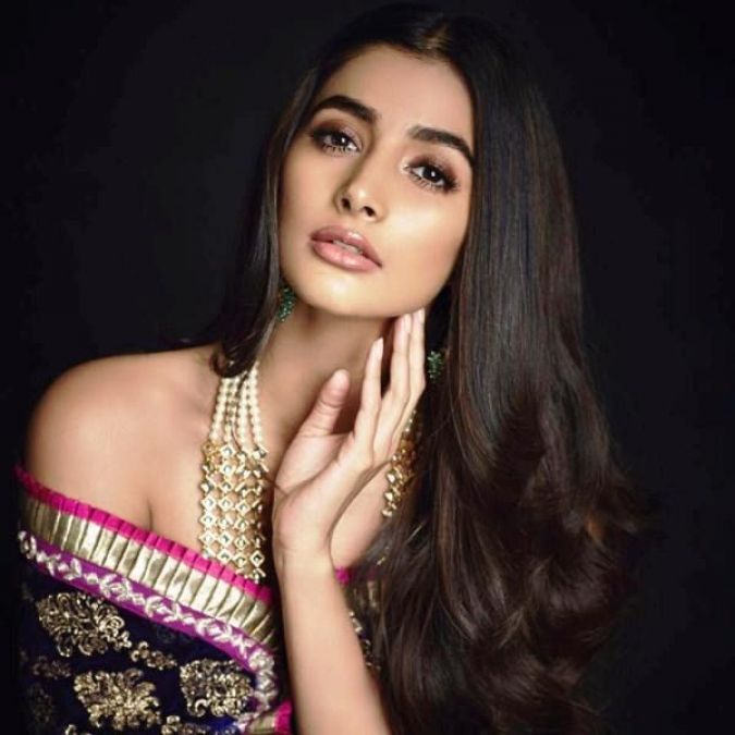 Bollywood actress Pooja Hegde did a hot photoshoot, fans became crazy