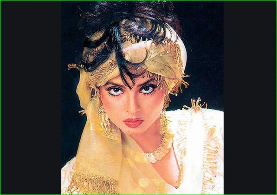 Director forgot to say cut, this actor who is 25 years older than Rekha kept kissing her