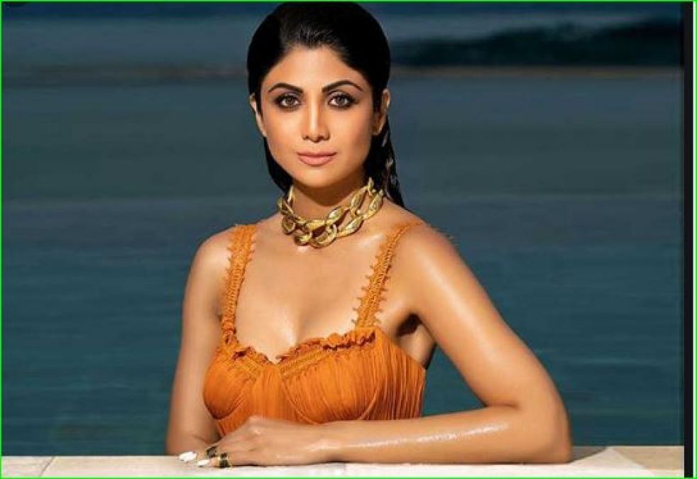 Shilpa Shetty came forward for help and donates lakhs