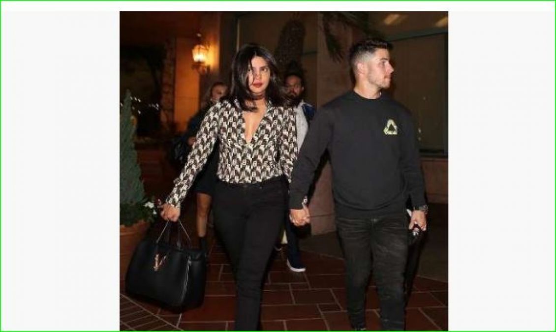 Priyanka was seen walking around the streets of New York carrying a gift with her husband