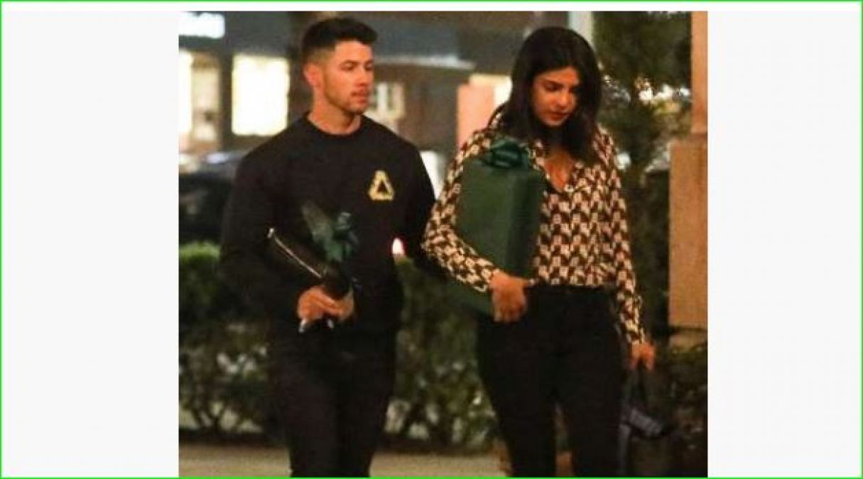 Priyanka was seen walking around the streets of New York carrying a gift with her husband