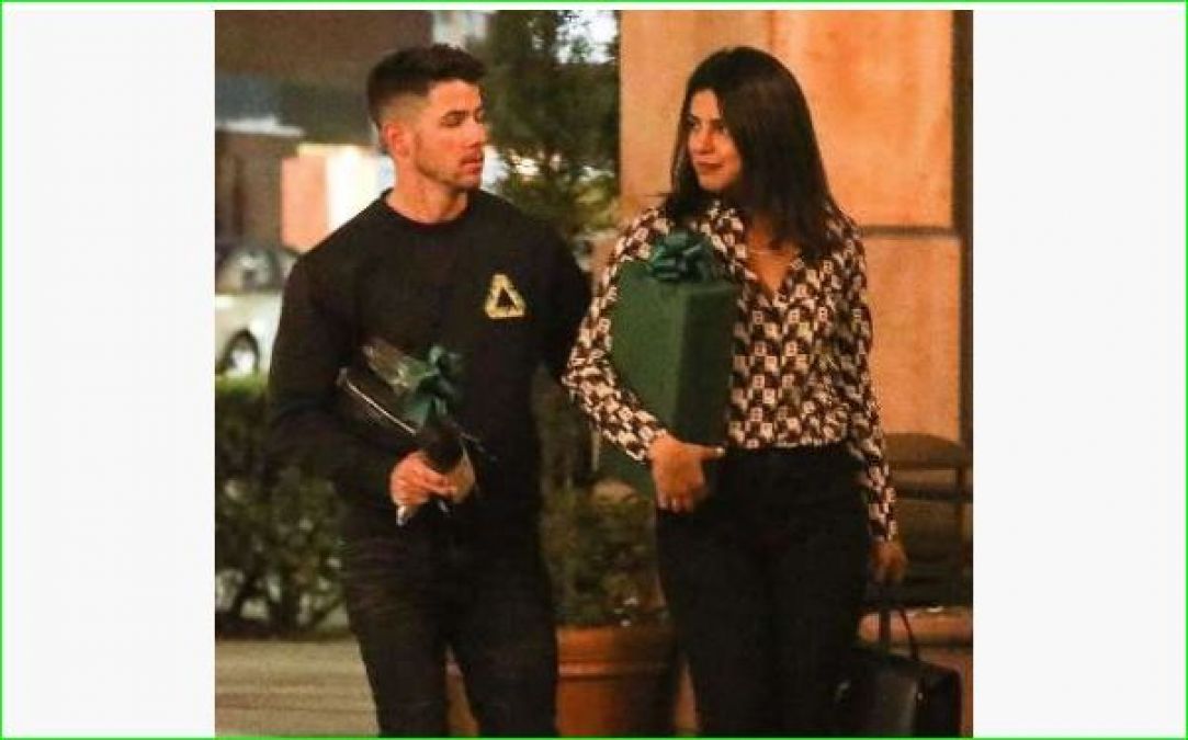 Priyanka was seen walking around the streets of New York carrying a gift with her husband