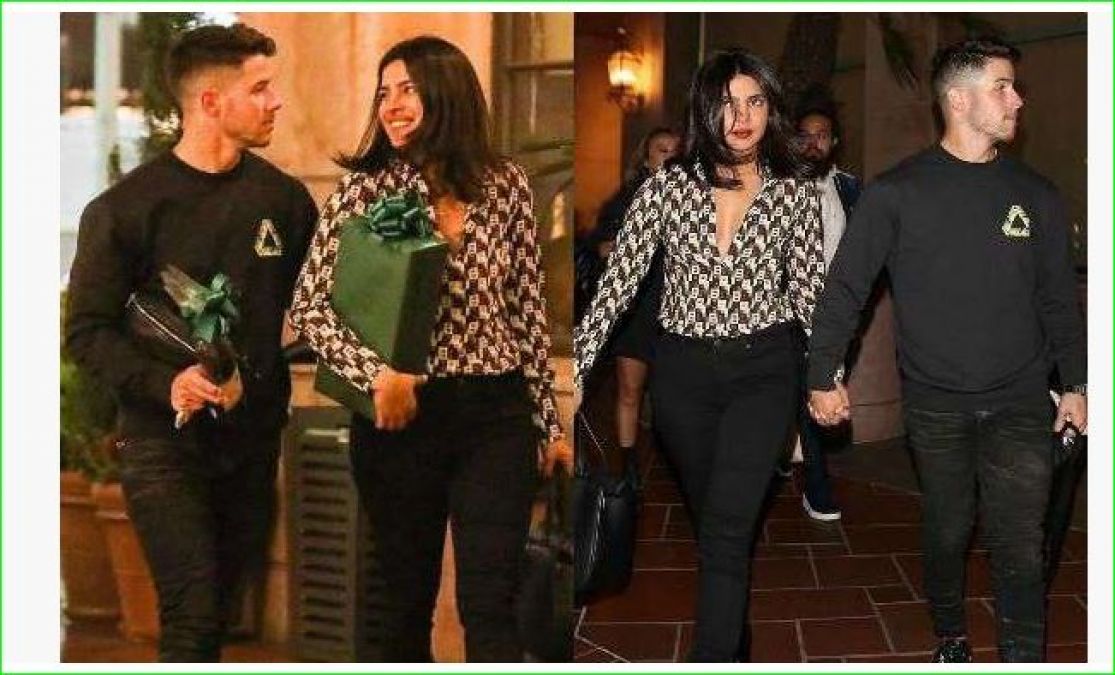 Priyanka was seen walking around the streets of New York carrying a gift with her husband