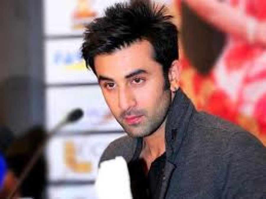 Ranbir Kapoor's search for a good film completes, showed a killer look in Dhoti and pajamas