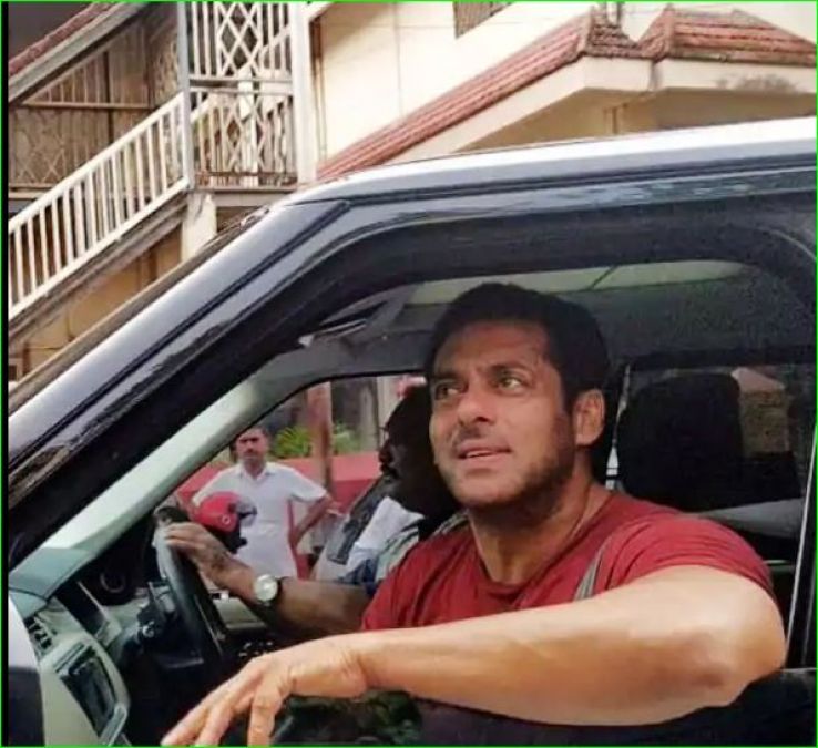 Salman Khan's swag among fans in Bandra, pictures going viral