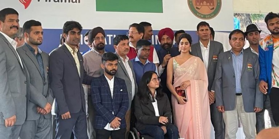 Jahnvi Kapoor meets Paralympic players to play the character on screen