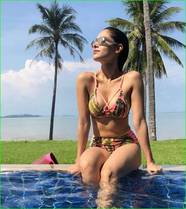 Dream girl's actress soared temperatures high in a bikini, showed her hot avatar!