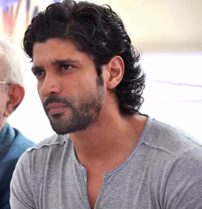 Farhan Akhtar makes fans unhappy, condition is very serious