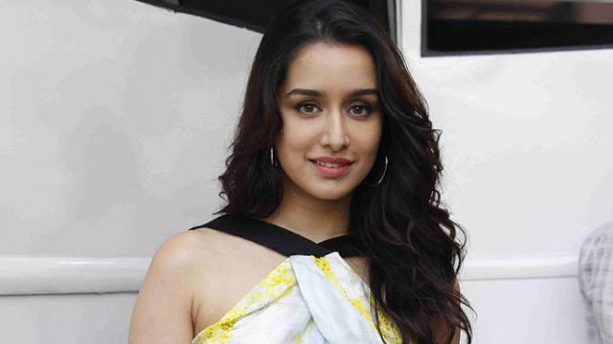 Shraddha Kapoor is seen outside the gym in a cool look, hugs this actor