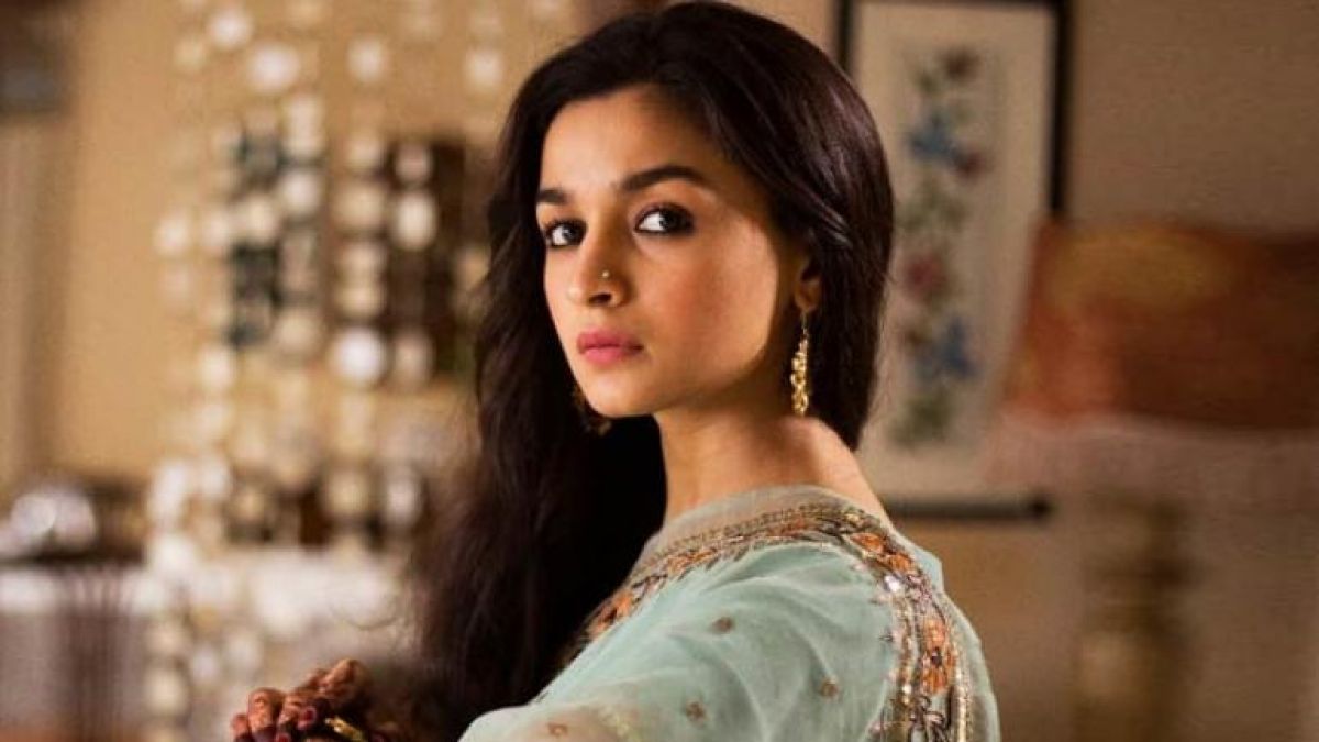 Bollywood actress Alia Bhatt looks cute, new video surfaced