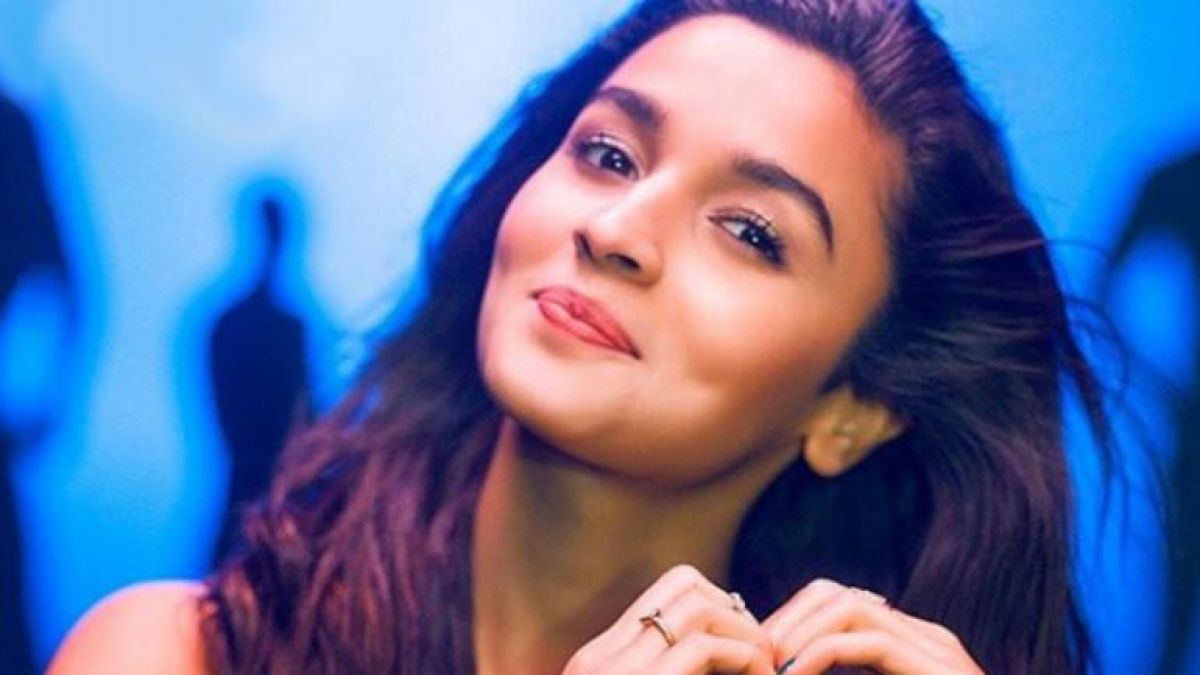 Bollywood actress Alia Bhatt looks cute, new video surfaced