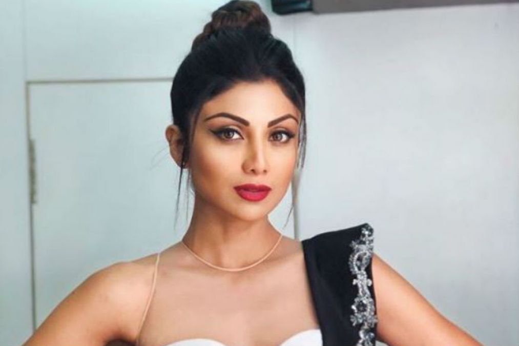 Shilpa Shetty's hot video creates havoc on social media, watch here