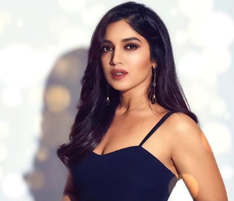 Bhumi Pednekar's stylish look made fans crazy, looked gorgeous in a blue dress