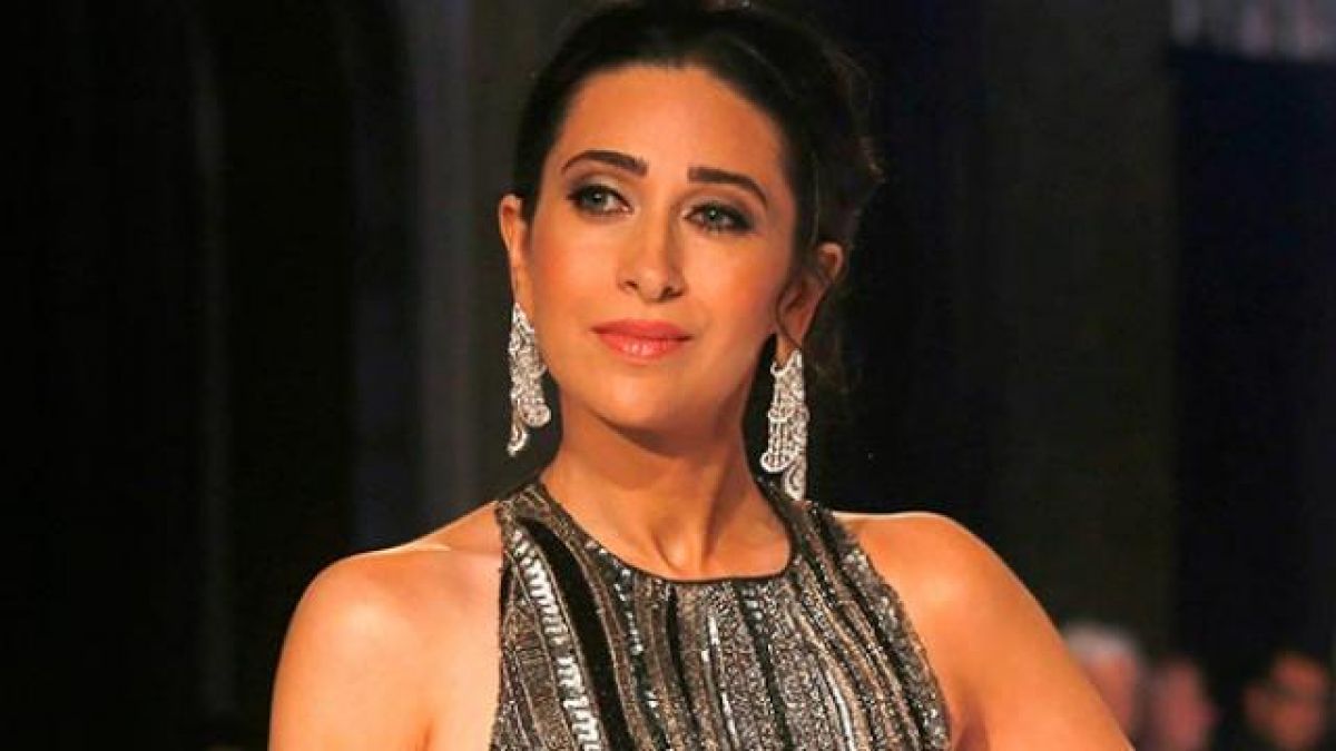 Karisma Kapoor crosses boundaries of hotness, amazes her fans!