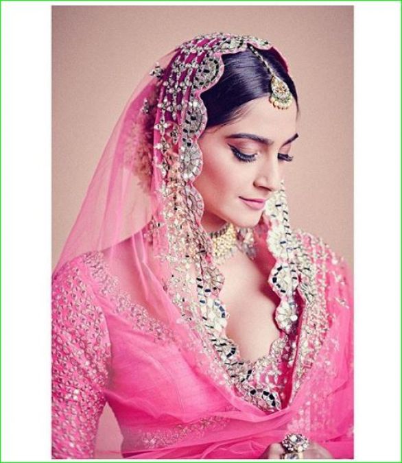 Sonam Kapoor looked very beautiful as a bride again, looked charming in a pink lehenga