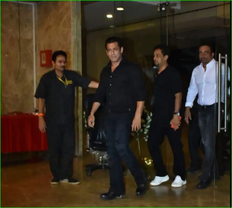 Ramesh Taurani's Pre-Diwali Party, big stars joined