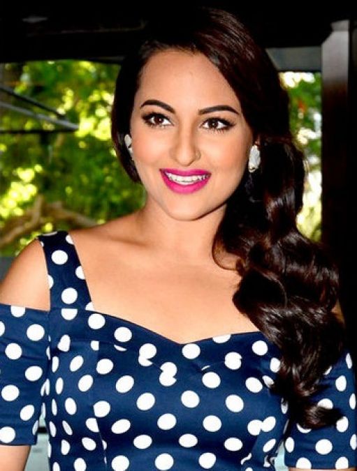Sonakshi Sinha wreaked havoc in a red dress, Killer look made fans crazy