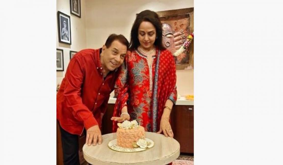 Hema Malini celebrates birthday, celebration photos Viral!
