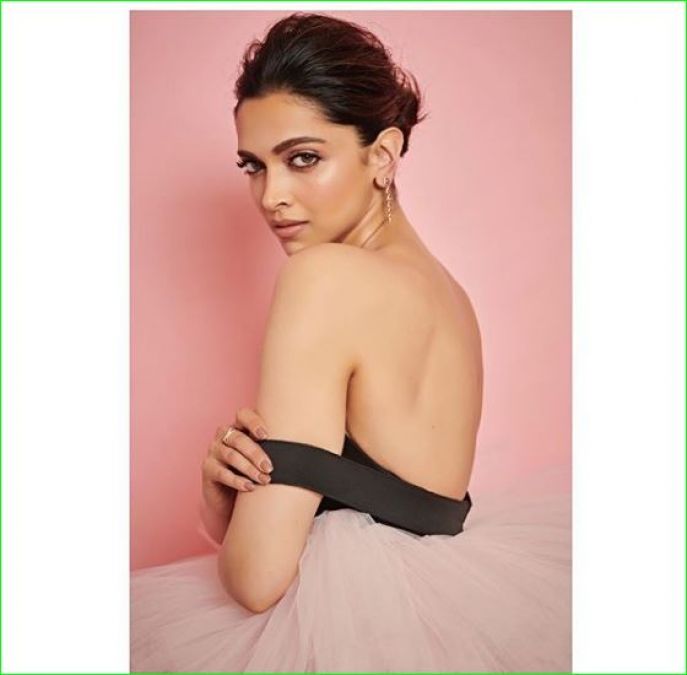 Deepika looking beautiful in this pink and black dress, see pictures