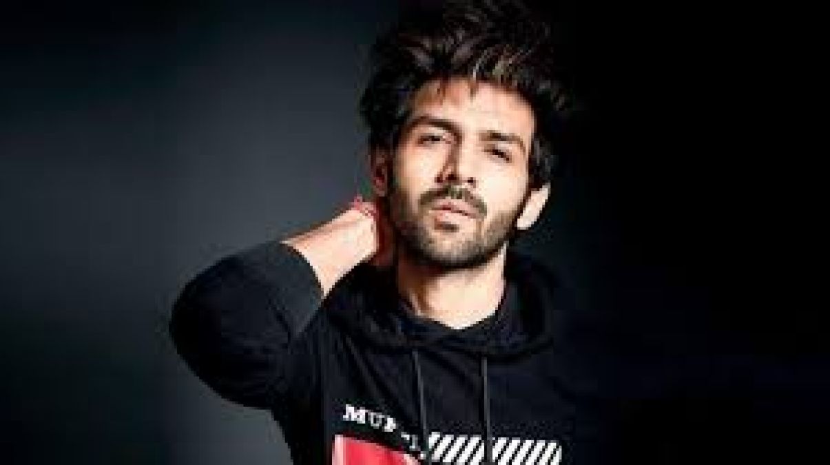 Kartik Aaryan did not share picture on Mother's Day, mother scold fiercely