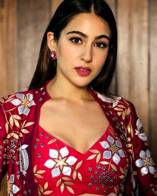 Bollywood actress Sara Ali Khan's very sexy video surfaced, casual look made fans crazy