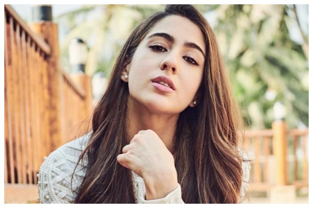 Bollywood actress Sara Ali Khan's very sexy video surfaced, casual look made fans crazy