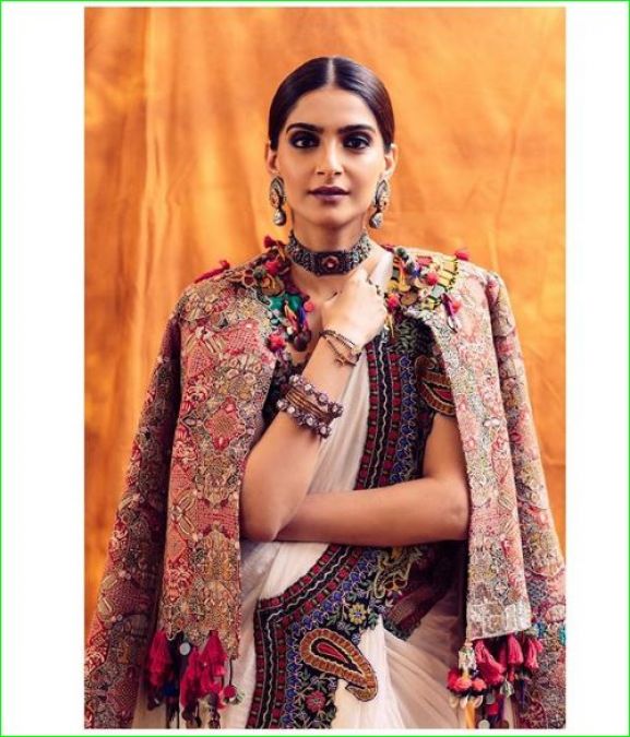 Sonam Kapoor sets Instagram on fire with Jacket on the traditional saree, check out pic here