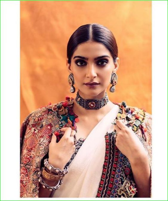 Sonam Kapoor sets Instagram on fire with Jacket on the traditional saree, check out pic here