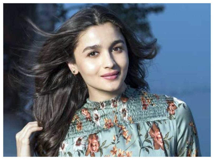 Alia Bhatt's very sexy photo surfaced on the cover page of Vogue Fashion magazine, see here!