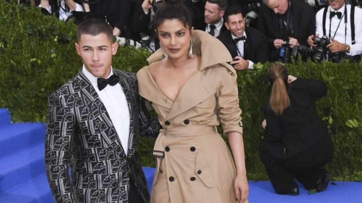 Priyanka Chopra shares a romantic photo with Nick Jonas, seen doing this thing on the couch