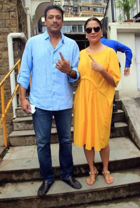 महाराष्ट्र चुनाव: बॉलीवुड में भी दिखा मतदान के प्रति जोश, आमिर खान, रवि किशन सहित हस्तियों ने डाला वोट