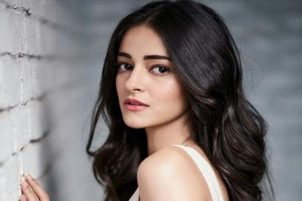 Ananya Pandey's black backless dress caused havoc, see pictures